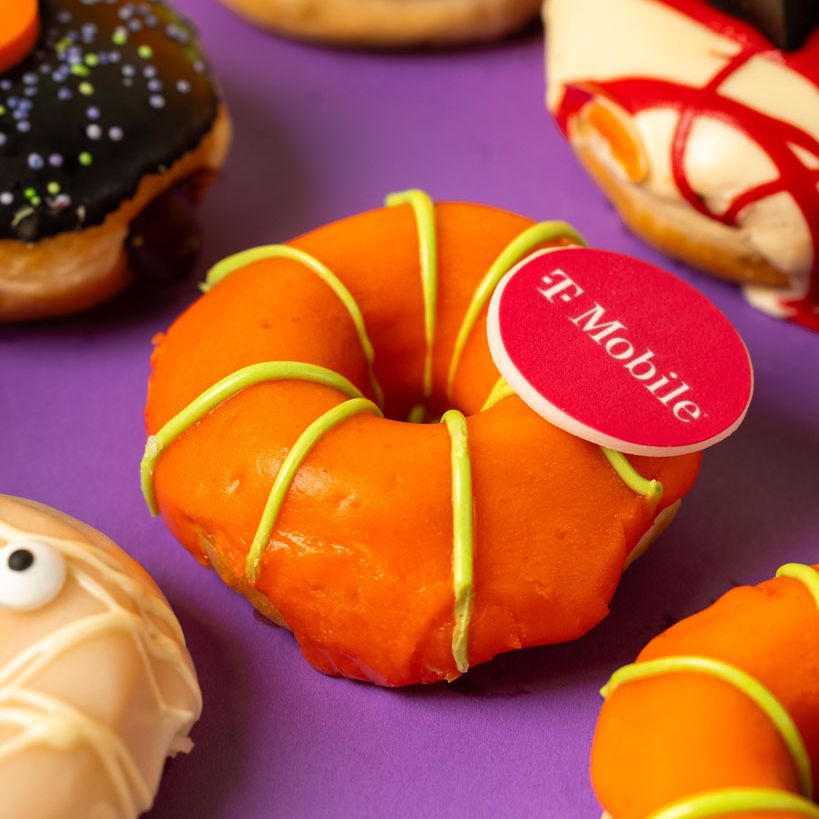Halloween Office Box – 24 doughnuts with logo (vegan)